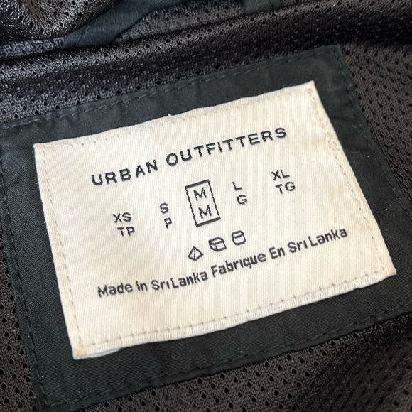 Retro 80s inspired windbreaker from Urban Outfitters - Picture 5 of 6